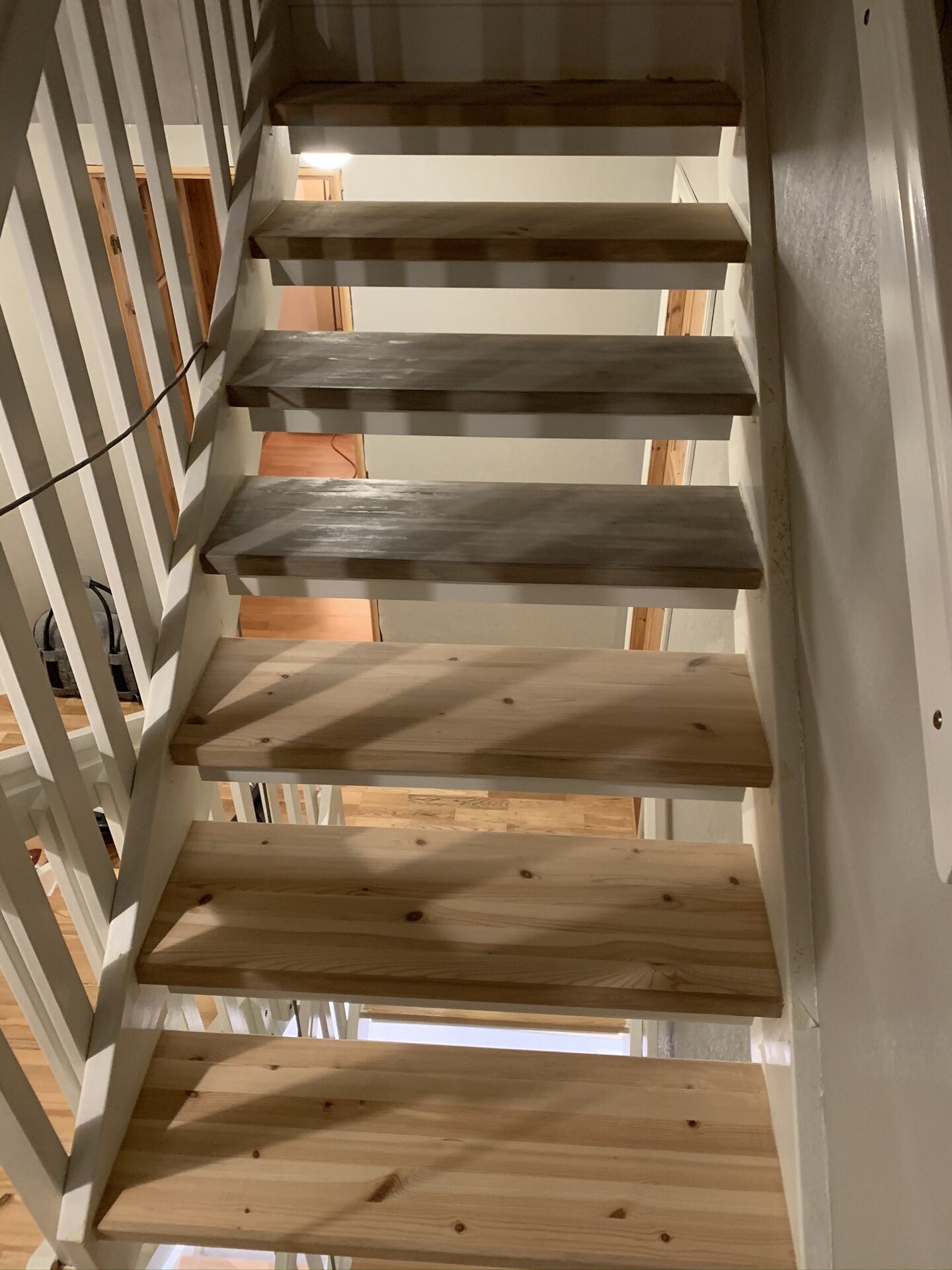 Beising av trinn — halvveis ferdig, kontrasten taler for seg